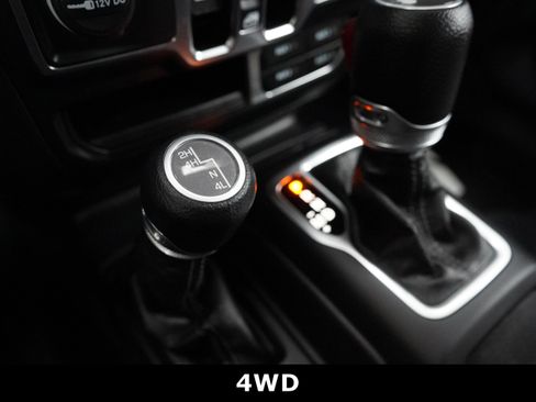 Used 2024 Jeep Wrangler Sahara image 31