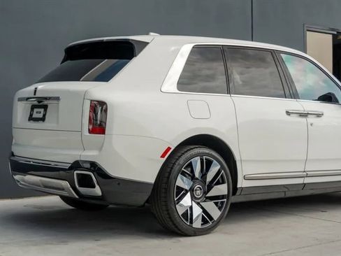 Used 2025 Rolls-Royce Cullinan image 35