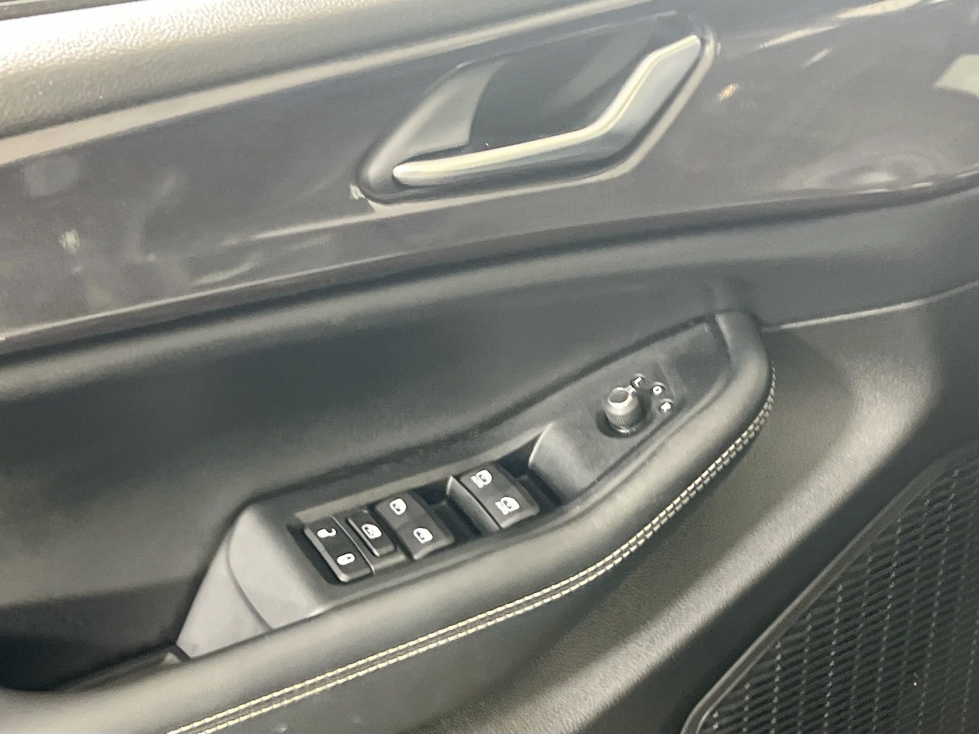 Used 2023 Jeep Grand Cherokee Altitude AWD/4WD image 17