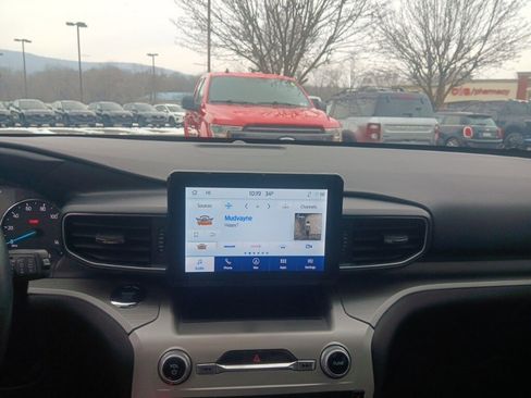 Used 2022 Ford Explorer XLT w/ Equipment Group 202A image 39