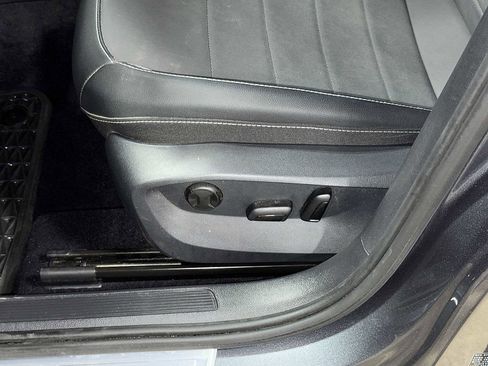 Used 2022 Volkswagen Taos SE image 23