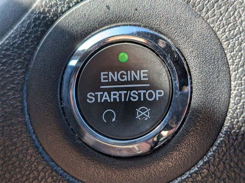 Used 2018 Ford Explorer XLT w/ Equipment Group 202A image 28