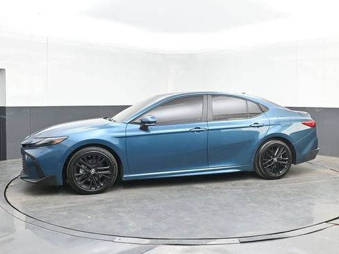 Used 2025 Toyota Camry SE w/ Convenience Package FWD image 6