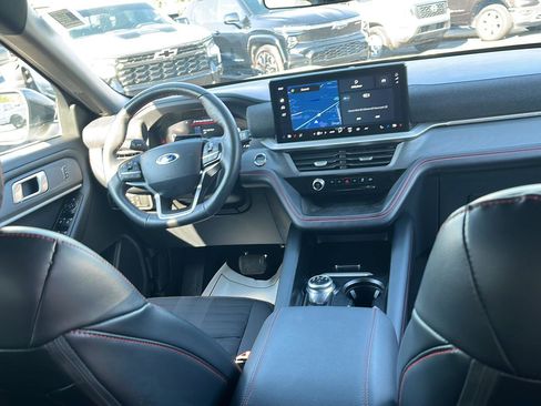 Used 2025 Ford Explorer ST-Line w/ ST-Line Street Pack AWD/4WD image 28