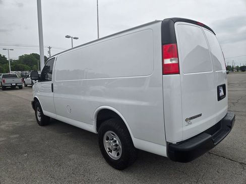 Used 2021 Chevrolet Express 2500 RWD image 3