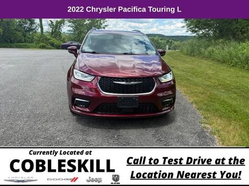Used 2022 Chrysler Pacifica Touring-L AWD/4WD image 2