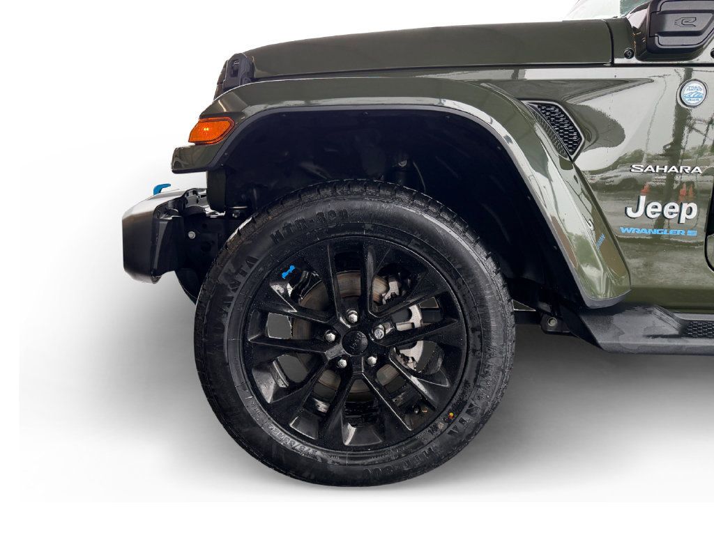 Used 2023 Jeep Wrangler Unlimited Sahara w/ Cold Weather Group AWD/4WD image 14