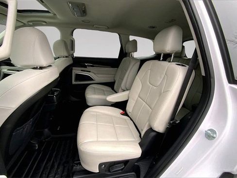 Used 2022 Kia Telluride EX w/ EX Premium Package image 19