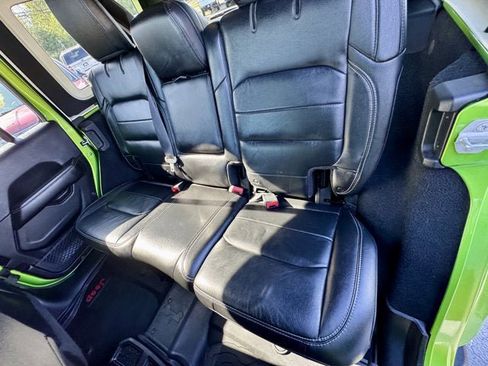 Used 2018 Jeep Wrangler Unlimited Sahara w/ Uconnect 4C Nav & Sound Group AWD/4WD image 14