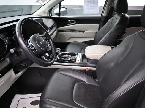 Used 2024 Kia Carnival EX FWD image 24