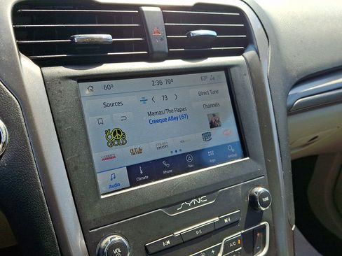 Used 2020 Ford Fusion SE FWD image 17