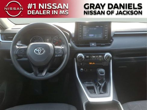 Used 2019 Toyota RAV4 XLE FWD image 9