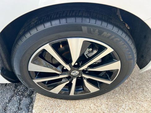 Used 2023 Nissan Sentra SV w/ SV Premium Package image 21