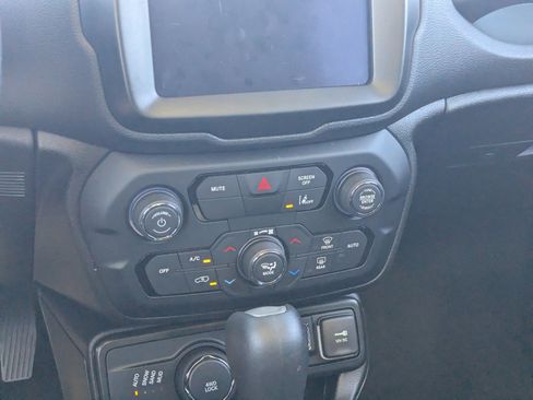 Used 2023 Jeep Renegade Altitude w/ Sun/Sound Group image 20