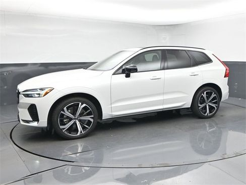 Used 2022 Volvo XC60 B6 R-Design w/ Protection Package Premier image 4