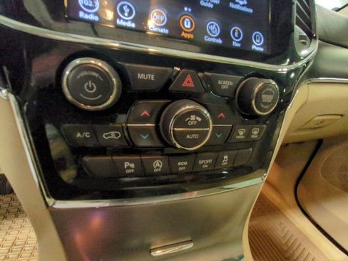 Used 2019 Jeep Grand Cherokee Overland image 17