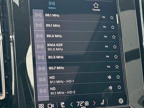 Certified 2025 Volvo XC40 B5 Core w/ Protection Package Premier image 17