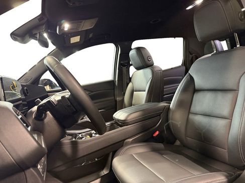 Used 2025 Chevrolet Traverse LT w/ Enhanced Driving Package AWD/4WD image 14