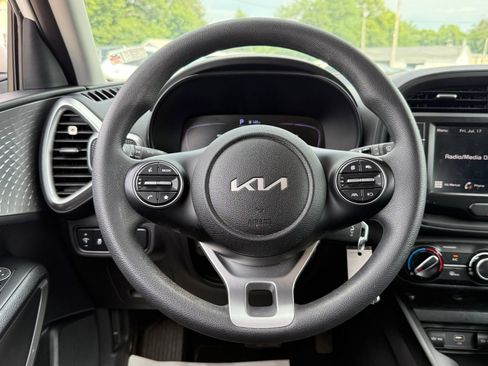 Used 2023 Kia Soul LX w/ LX Technology Package FWD image 21