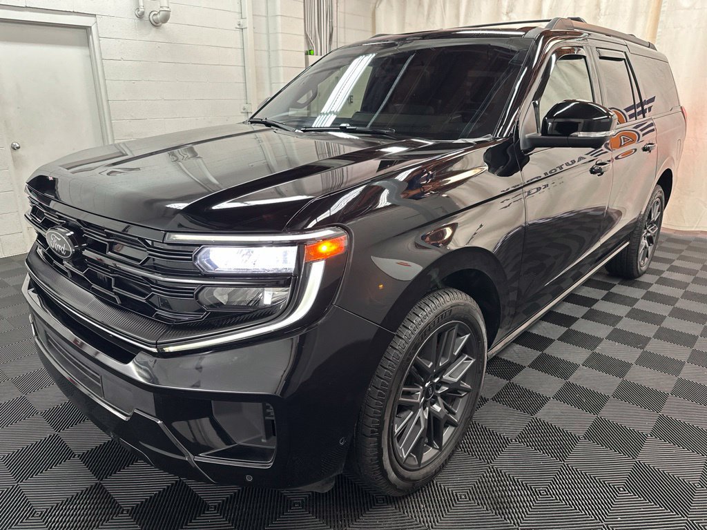 Used 2025 Ford Expedition Max Platinum w/ Stealth Performance Package AWD/4WD image 4