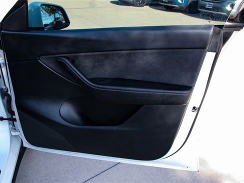 Used 2021 Tesla Model Y Long Range image 19