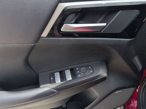 Used 2025 Mitsubishi Outlander SE FWD image 13