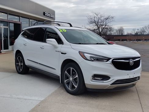 Used 2020 Buick Enclave Essence image 3