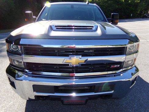 Used 2017 Chevrolet Silverado 2500 LT w/ Z71 Package, Off-Road AWD/4WD image 3