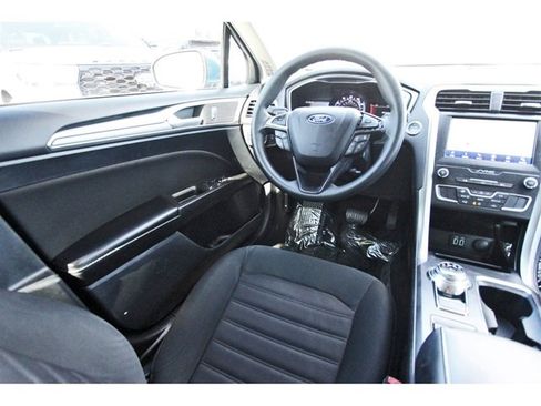 Used 2020 Ford Fusion SE image 7