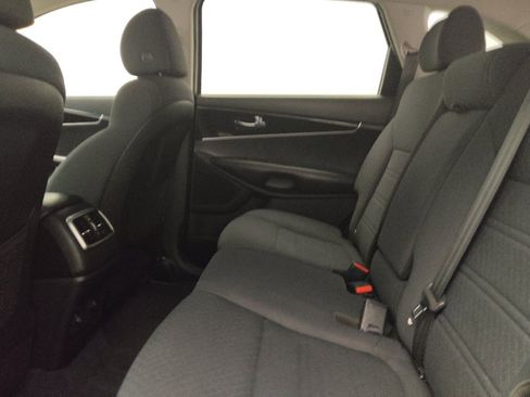 Used 2019 Kia Sorento FWD image 18