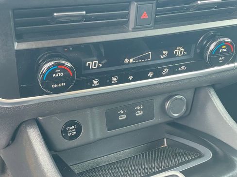 Certified 2024 Nissan Rogue SV AWD/4WD image 22