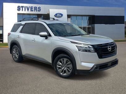 Used 2024 Nissan Pathfinder SV w/ SV Premium Package