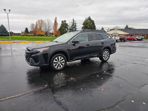 Used 2023 Subaru Outback Premium image 4