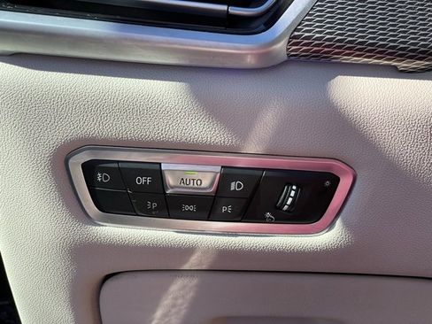 Used 2021 BMW X5 xDrive40i w/ M Sport Package image 14