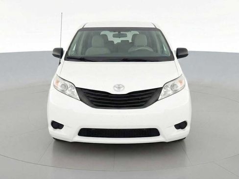 Used 2013 Toyota Sienna L image 2