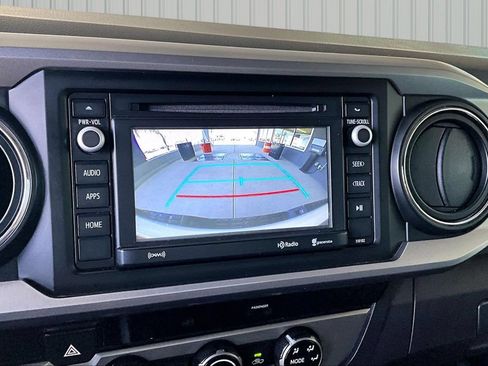 Used 2017 Toyota Tacoma SR5 w/ Tow Package RWD image 10