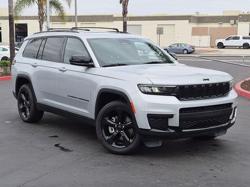 Used 2021 Jeep Grand Cherokee L Laredo AWD/4WD image 2