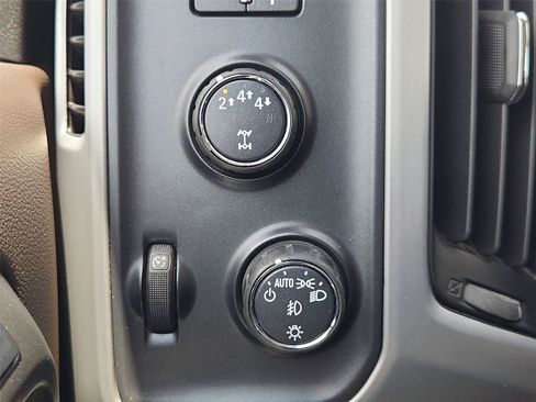Used 2019 GMC Sierra 2500 SLT w/ Duramax Plus Package AWD/4WD image 16