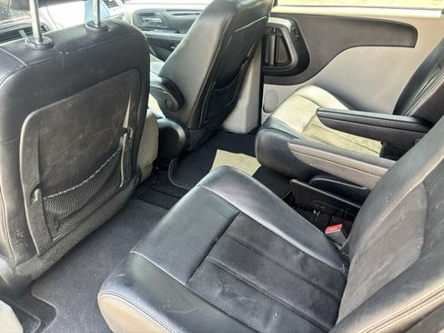 Used 2019 Dodge Grand Caravan SXT FWD image 16