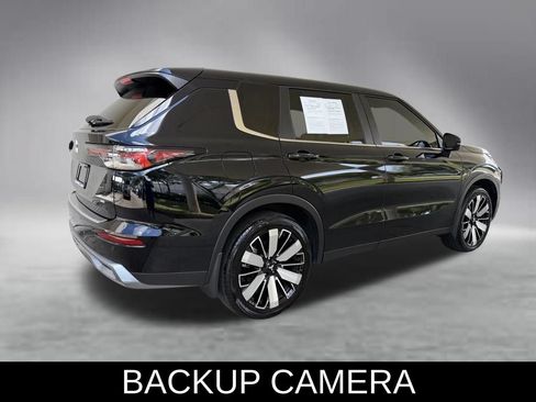 Used 2025 Mitsubishi Outlander SE FWD image 4