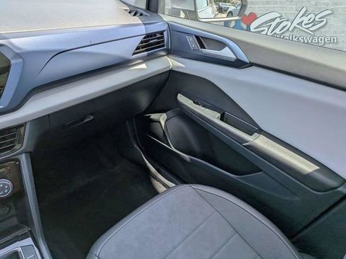 Certified 2023 Volkswagen Taos SE w/ Panoramic Sunroof Package FWD image 17