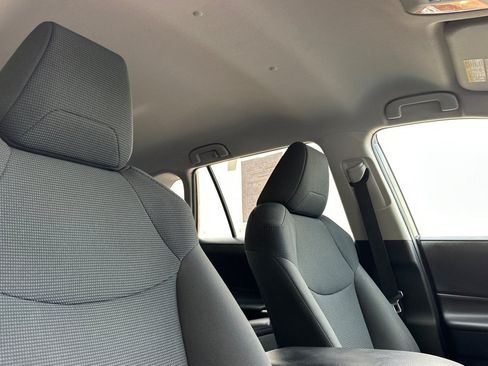 Used 2019 Toyota RAV4 LE FWD image 18