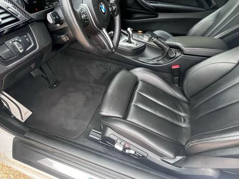 Used 2018 BMW M4 Convertible image 34