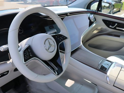 Used 2023 Mercedes-Benz EQS 580 4MATIC SUV w/ Pinnacle Trim Package image 10