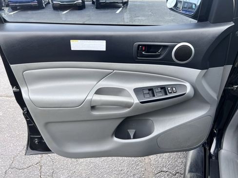 Used 2015 Toyota Tacoma Base image 14