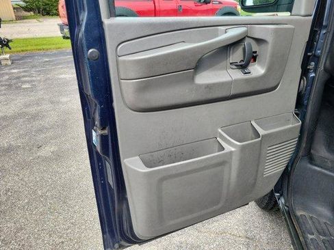 Used 2015 Chevrolet Express 2500 RWD image 14