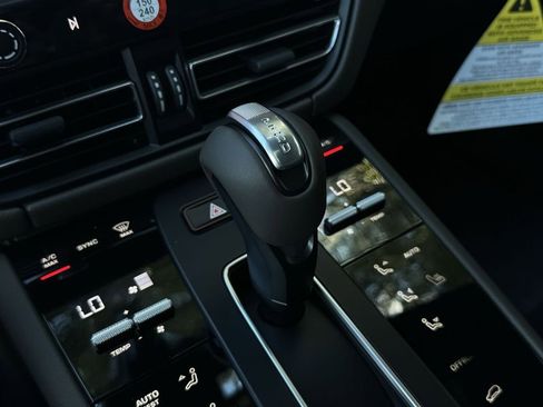 Used 2026 Porsche Macan AWD/4WD image 16