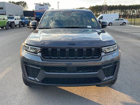 New 2026 Jeep Grand Cherokee Altitude AWD/4WD image 2