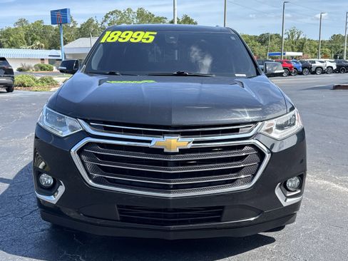 Used 2018 Chevrolet Traverse Premier w/ Driver Confidence II Package FWD image 9
