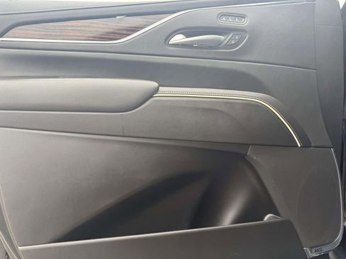 Used 2022 Cadillac Escalade ESV Premium Luxury image 12